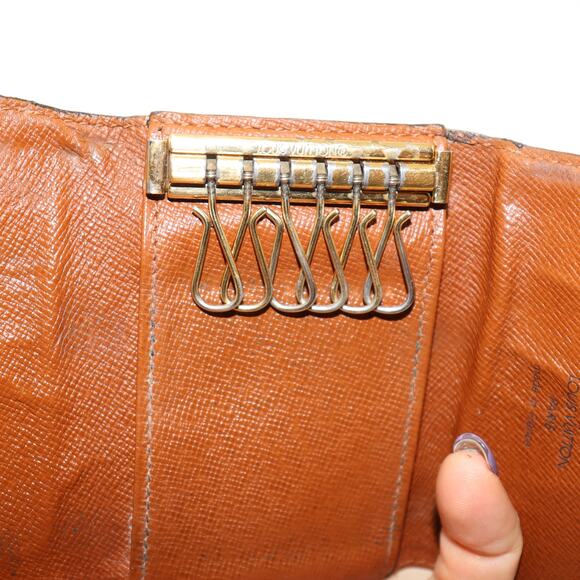 Louis Vuitton Monogram 6-Ring Key Holder Vintage Refreshed - Picture 7 of 7